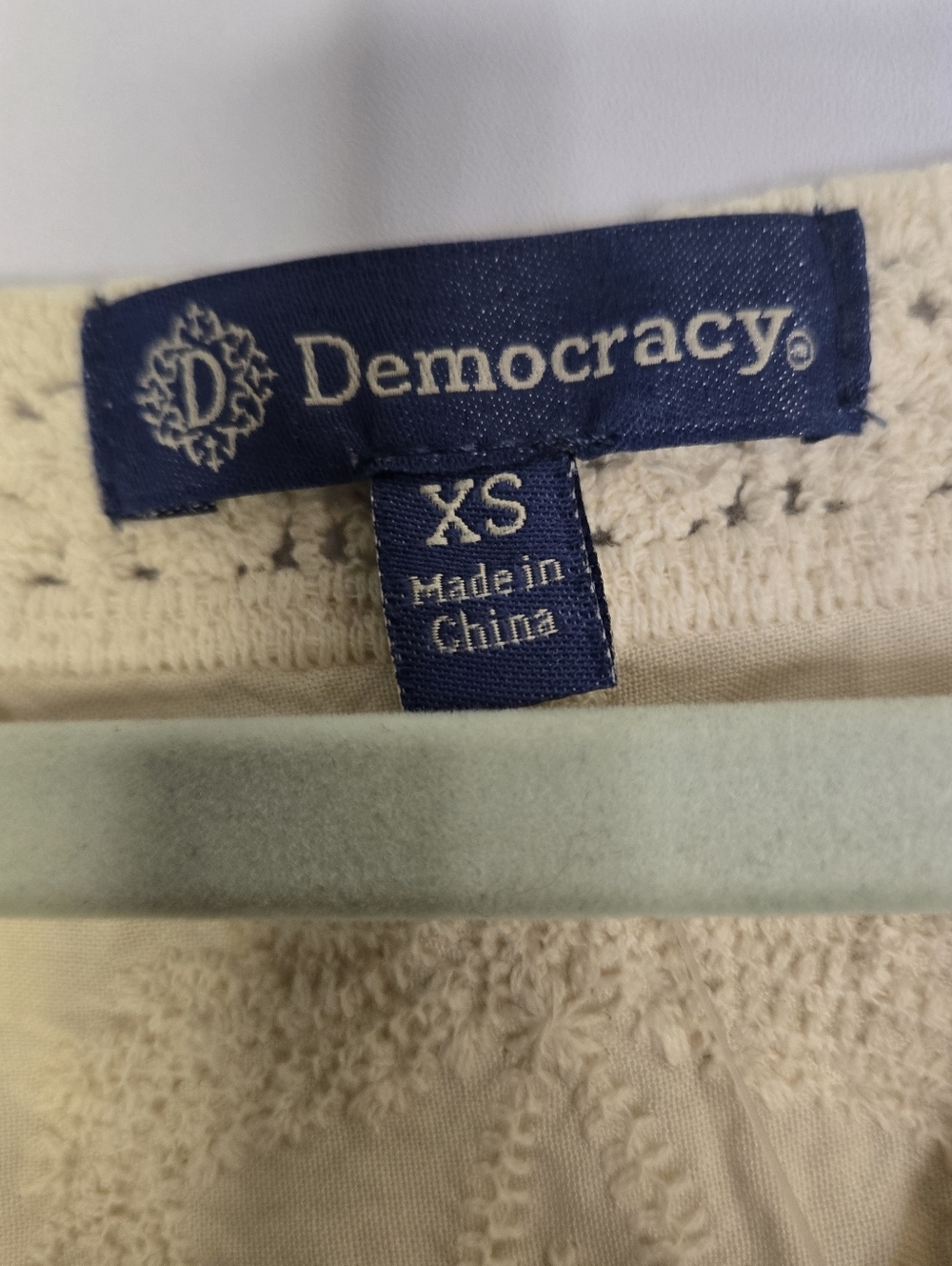 DEMOCRACY Women Size XS Neutral Cream Crochet  S/Sl, Peasant Top  NWT - Picture 2 of 10